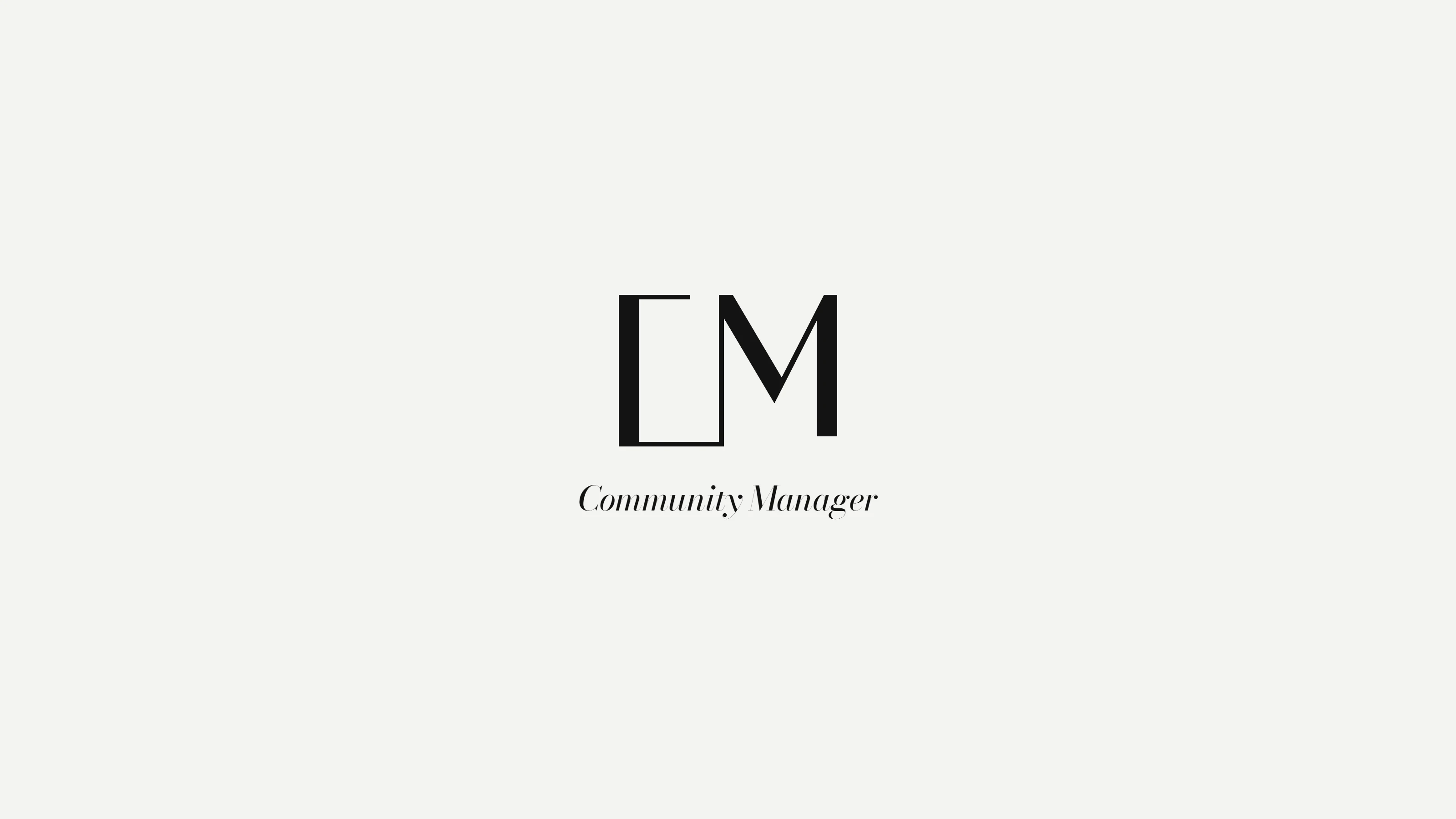 Pantalla de carga del sitio: una línea sin cortes que se lee C M sobre las palabras Community Manager